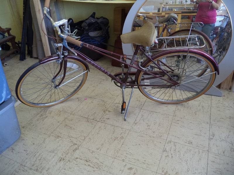 lot 2186 image: Womans Bicycle-  Cool and Vintage