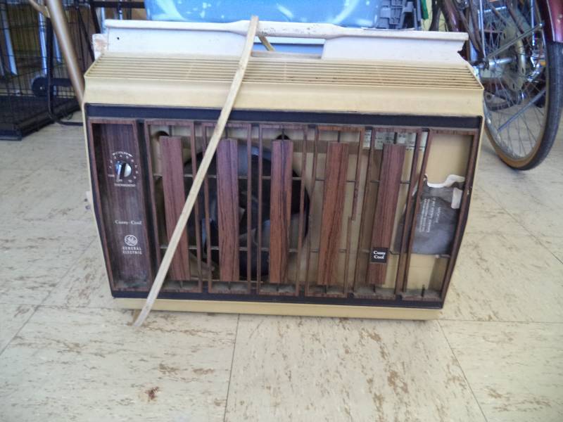 lot 2184 image: 110 AC  Portable Blows Cold  Carry Cool