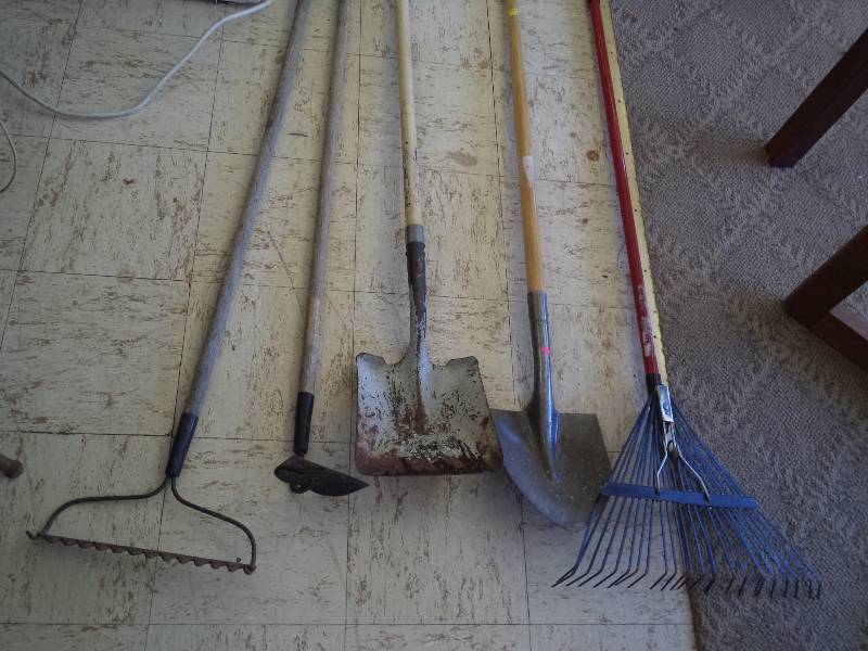 lot 2182 image: Yard Tool Lot- 5 Pieces