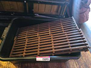 lot 15095 image: Cast Iron Grill Grates - Set of 6