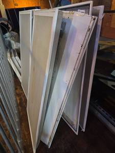 lot 15097 image: Commercial LED Light Panel Fixtures 5060 Hertz- Set of 6