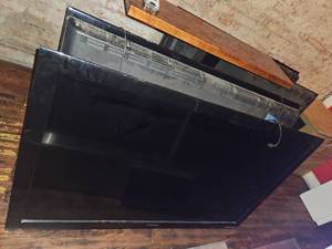 lot 9195 image: Toshiba 65HT2U LCD TV 65-inch HDMI Television