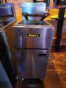 lot 9186 image: Anets Commercial Deep Fryer Model GL40