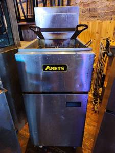 lot 9187 image: Anets Commercial Deep Fryer Model GL40