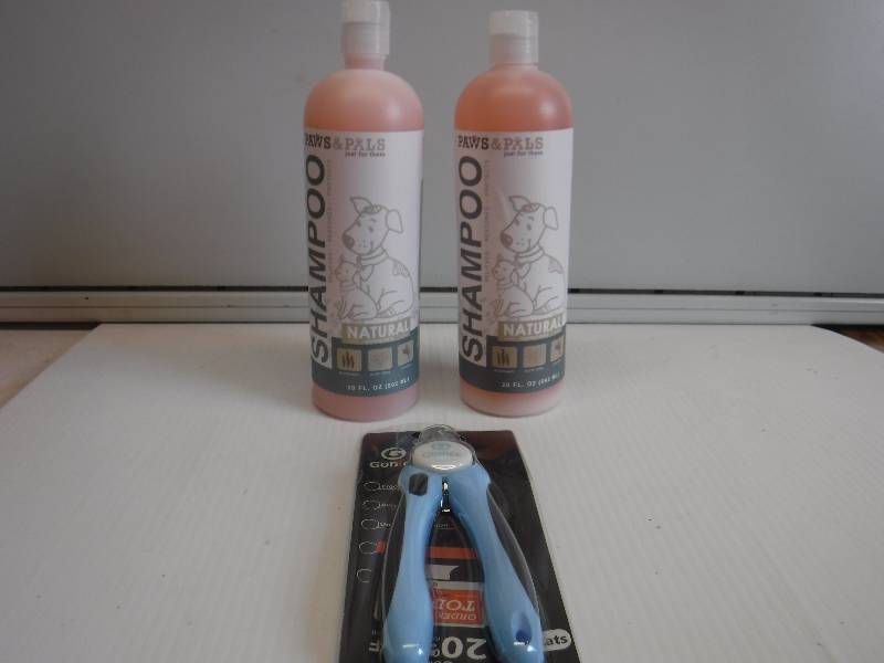 lot 1025 image: pet nail clippers and shampoo