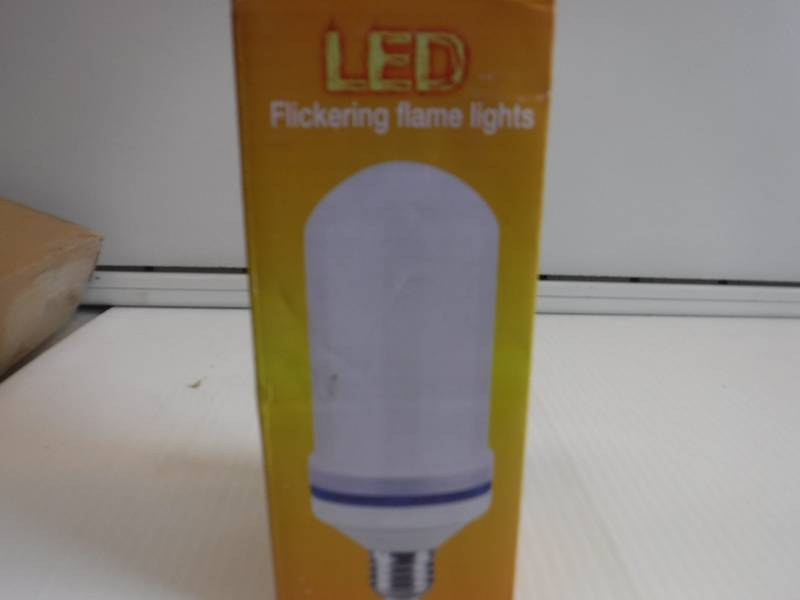 lot 1039 image: led flicker flame bulb