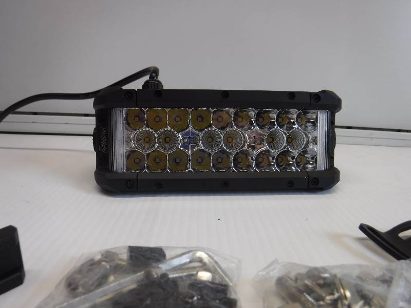 lot 1061 image: led light bar