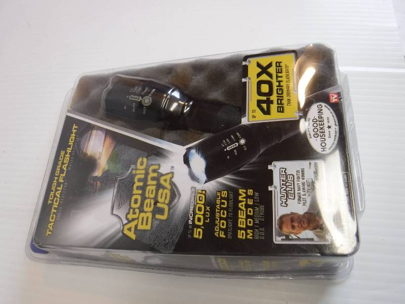 lot 1062 image: led flashlight