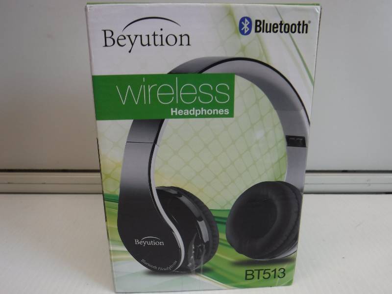 lot 1066 image: Wireless headphones bluetooth
