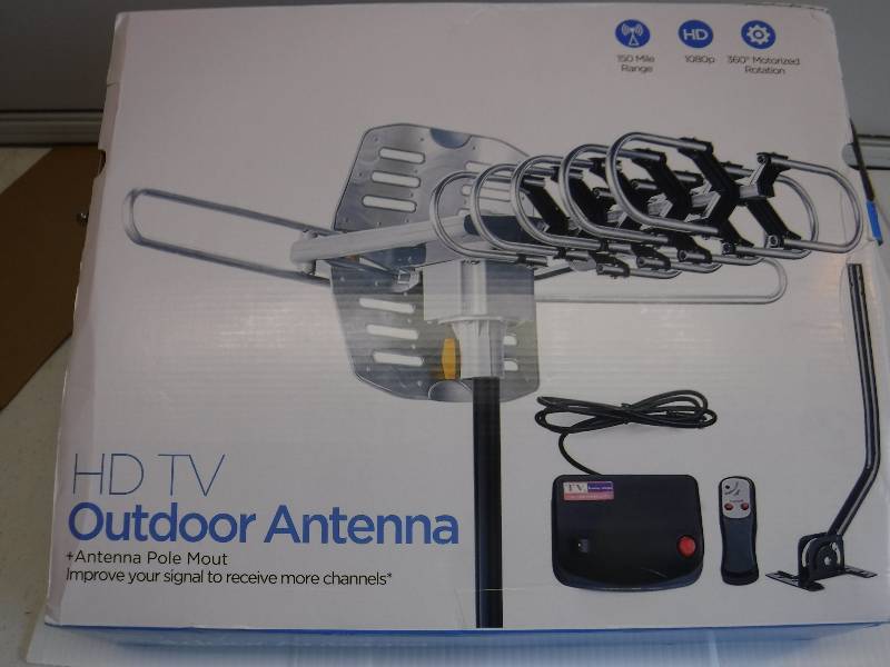 lot 1071 image: long range multi directional tv antenna