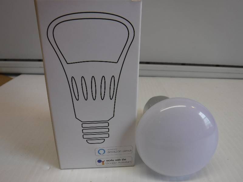 lot 1073 image: wifi smart light bulbs