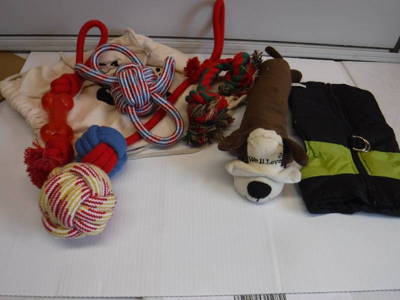 lot 1074 image: Pet Toys