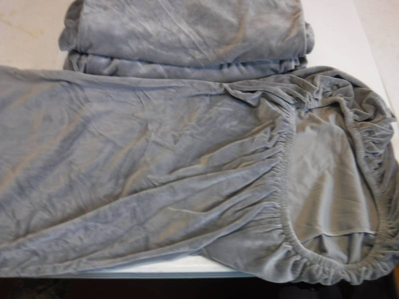lot 1081 image: pillow cases QTY 8