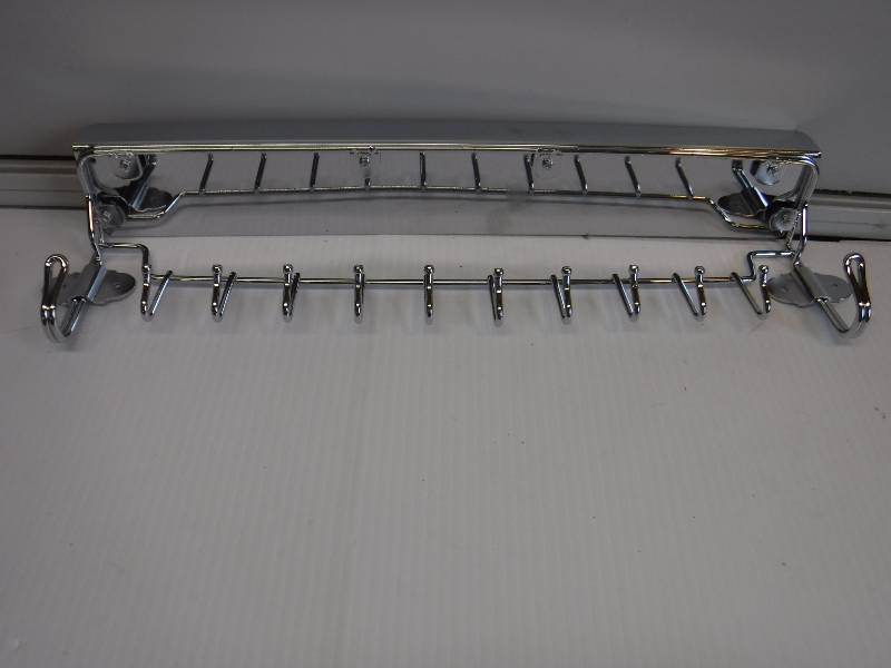 lot 1087 image: rio chrome shelf