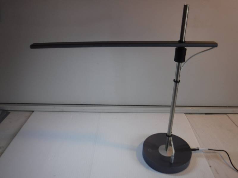 lot 1132 image: Led desk lamp