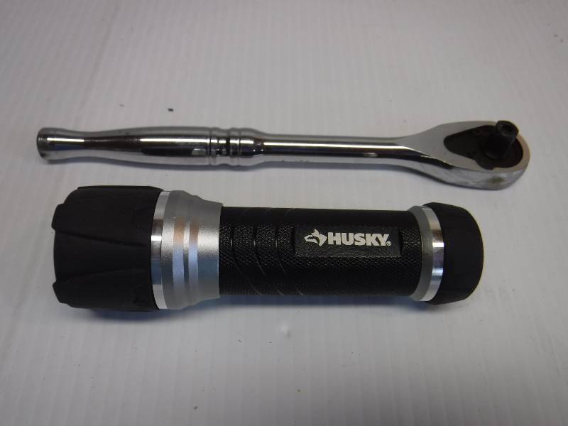 lot 1139 image: husky led  flashlight and husky 38 ratchet