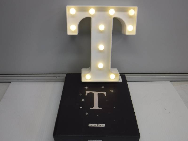 lot 1144 image: Letter T