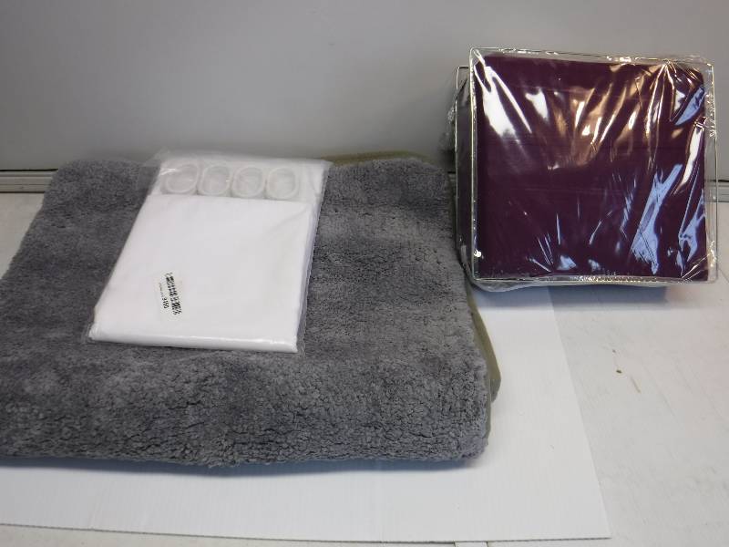 lot 1145 image: bed sheet set full and bath rug