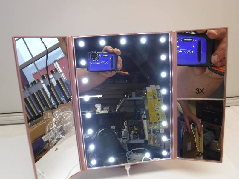 lot 1155 image: Three panel light up makeup mirror