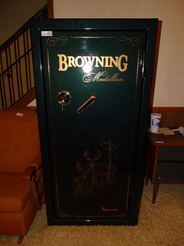 browning-medallion-gun-safe-very-good-condition-has-combo-and-2-keys