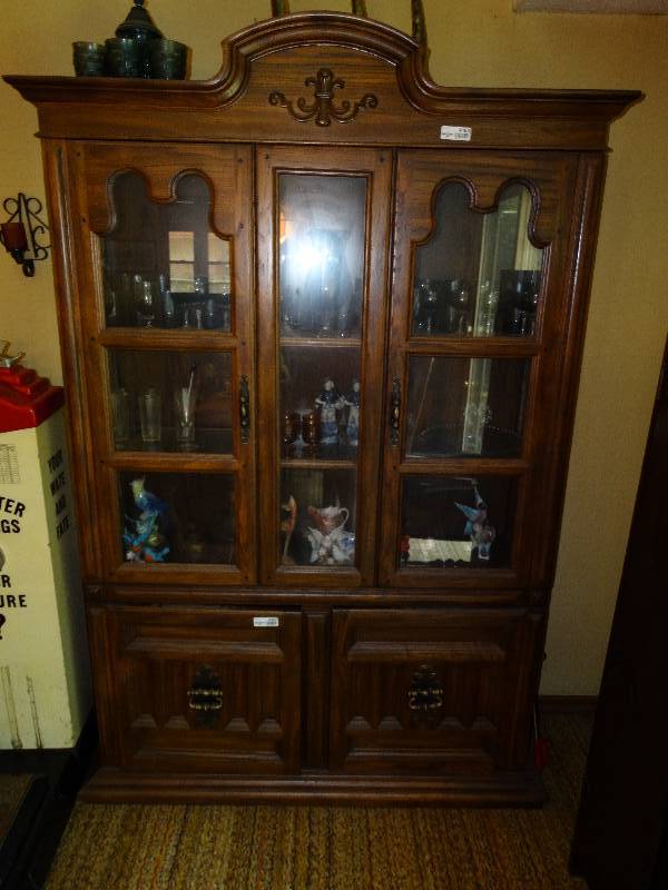 Curio Cabinet Contents Not Included Derby Ks Estate Auction