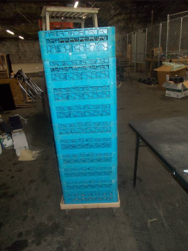 lot 7160 image: 10 cup stands and cart