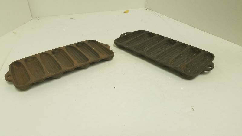 lot 1272 image: 2 Cast Iron Corn Bread Pans