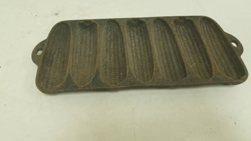 lot 1273 image: Old Cast Iron Corn Bread Pan - Marked USA and another mark