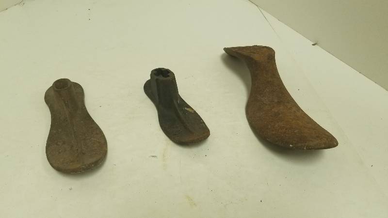 lot 1275 image: Iron Shoe Maker Molds