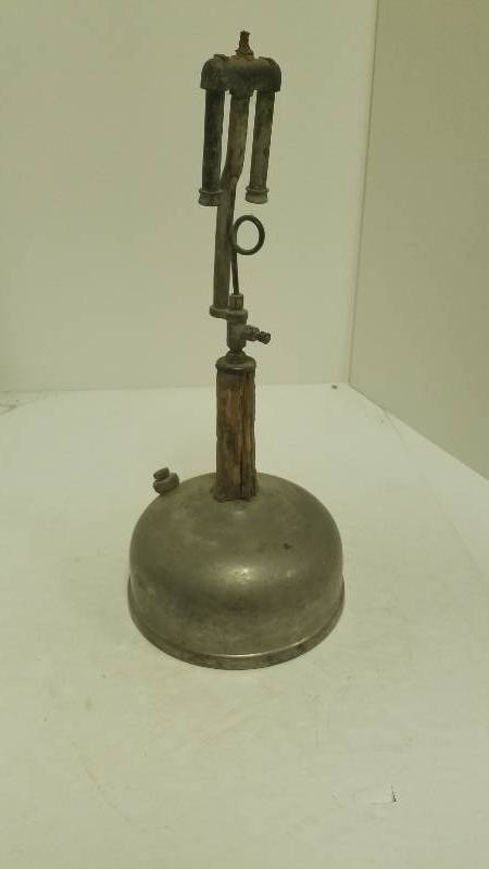 lot 1279 image: Sunshine #532 Lamp marked Kansas City MO