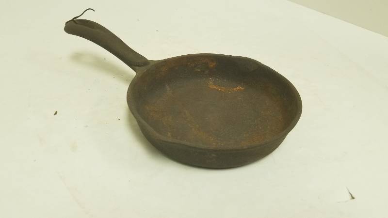 lot 1280 image: Wagners 189 original 6 12 inch skillet made in usa