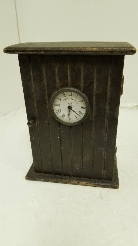 lot 1289 image: Old Clock wooden case