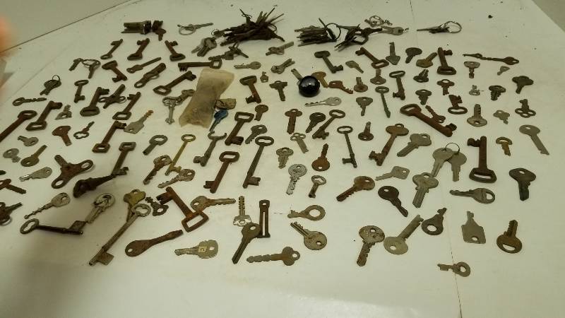 lot 1292 image: Really Old, Really Cool Old Keys - All Types #2