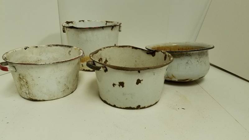 lot 1296 image: Porcelain Pots - good for planters