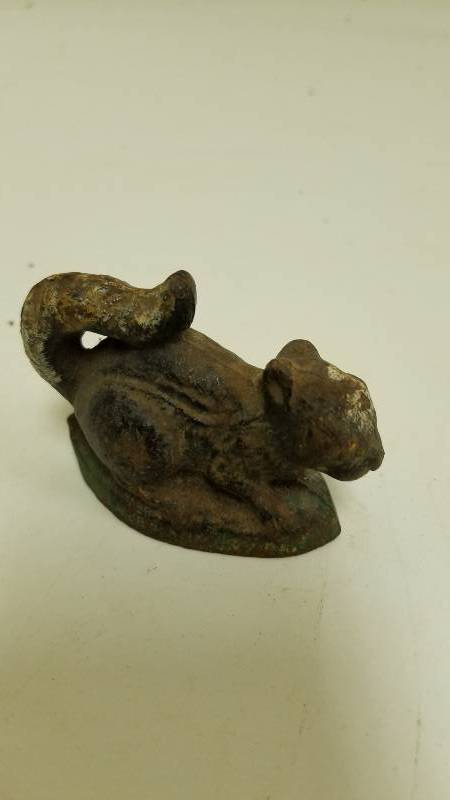 lot 1310 image: Mini Cast Iron Squirrel