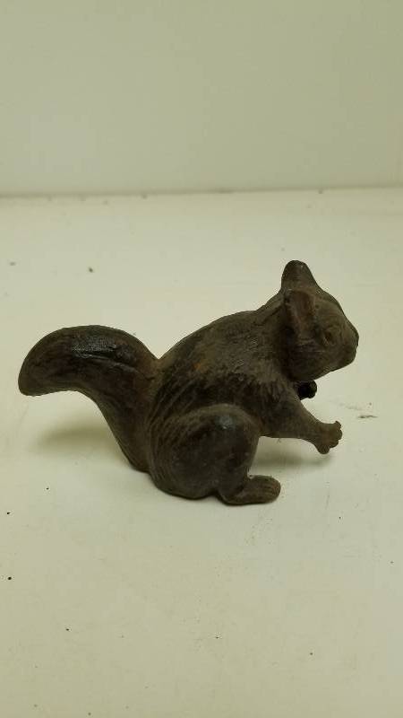 lot 1313 image: Mini Cast Iron Squirrel