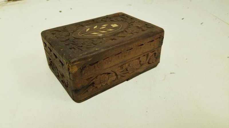 lot 1319 image: Looks like old hand carved box  . . Tramp art