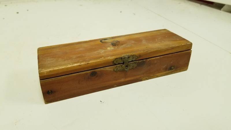 lot 1321 image: Wood Keepsake Box