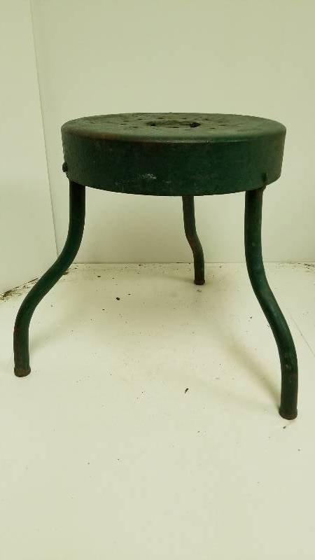 lot 1326 image: 3 Legged Metal Stool