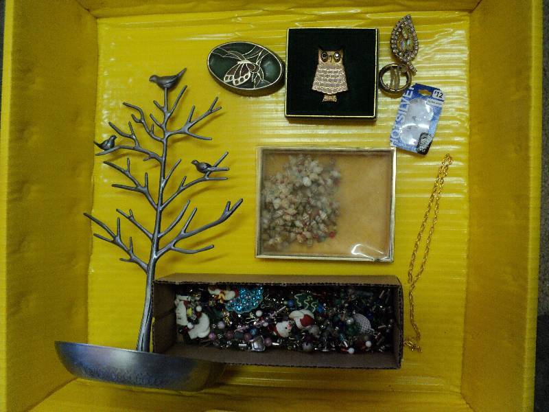 lot 1017 image: mixed lot of jewelry,  zipper pulls and metal jewelry tree
