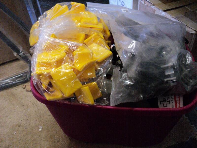 lot 1028 image: (38) lbs hardware in plastic tote