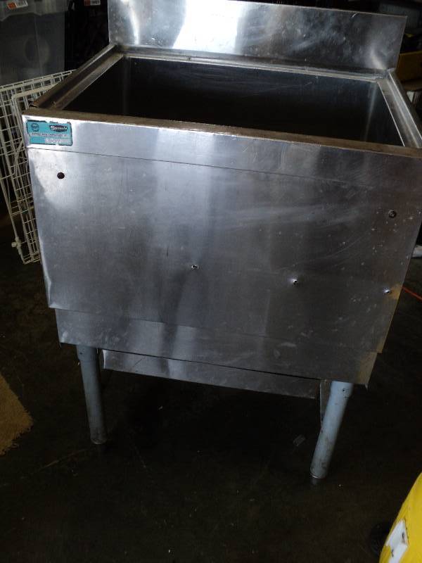 lot 1044 image: Supremetal ice well