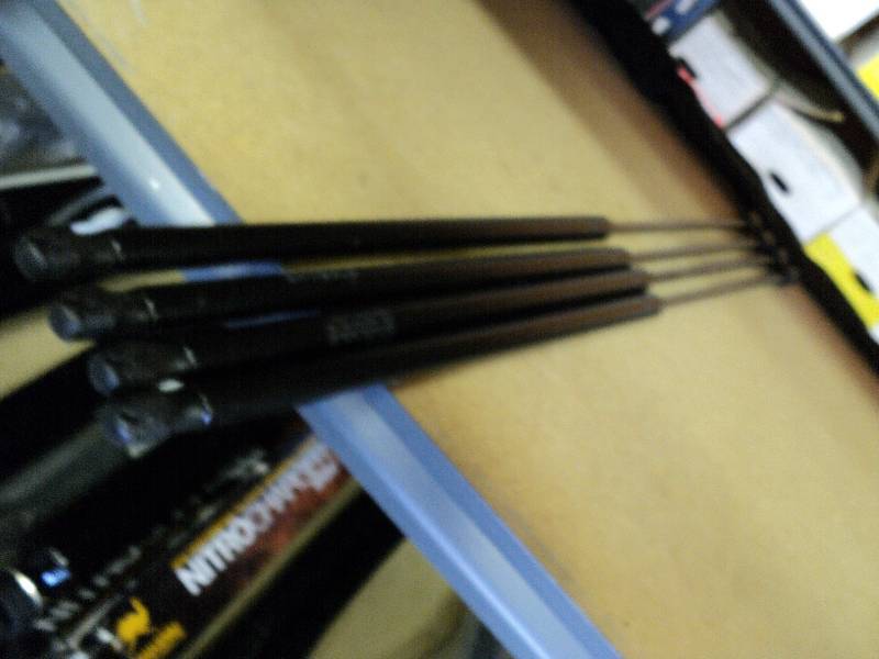 lot 1060 image: (4) CT.  lot Stabilus lift-o-mat gas shocks