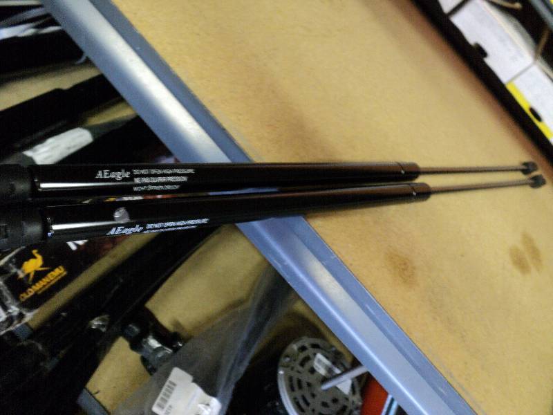 lot 1061 image: (2) ct lot Eagle gas shocks