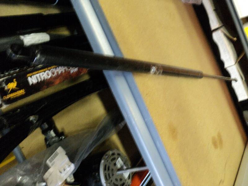 lot 1062 image: (1) CT.  lot Stabilus lift-o-mat gas shocks
