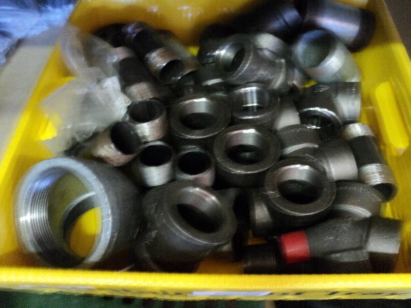 lot 1078 image: 25 lbs pipe fittings