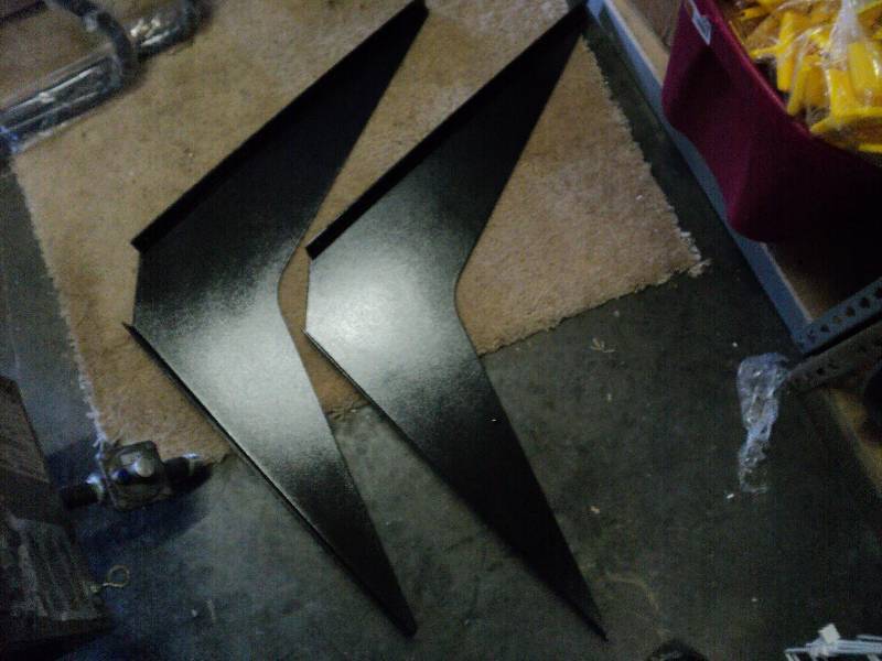 lot 1081 image: (1) pair shelf stabilizing brackets
