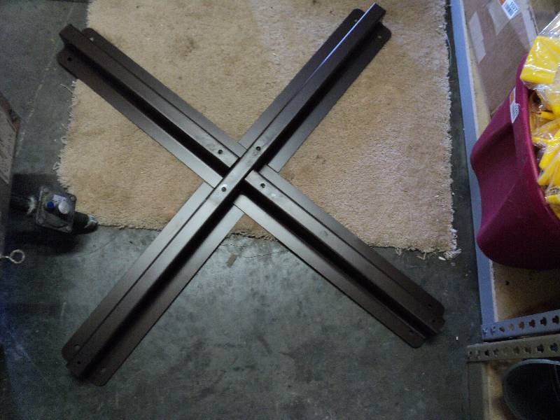 lot 1085 image: X style base, mounting hardware not included
