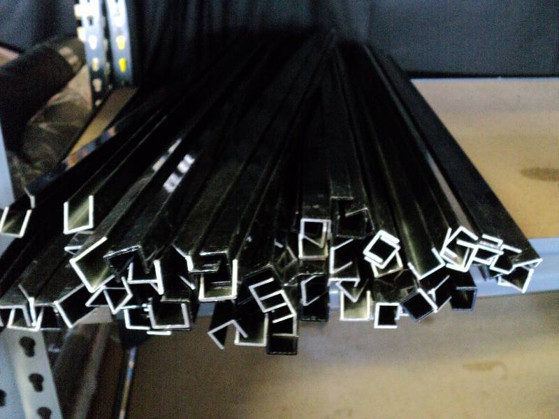 lot 1139 image: (95) CT lot aluminum channel