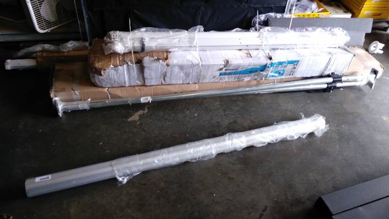 lot 5133 image: aluminum pole with connector